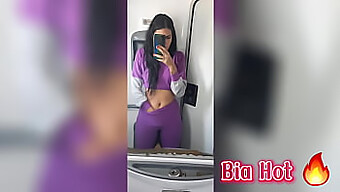 Bia Hot, Une Brune Amateur Devient Coquine Dans Le Bus