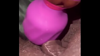 Milaj Explora O Prazer Com Um Novo Vibrador De Varinha